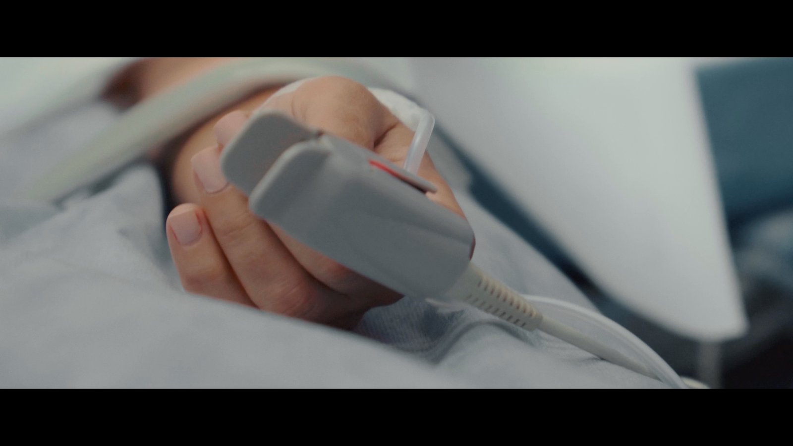 Close-up of a pulse oximeter during The Dr Pure film by Feel Inc.
